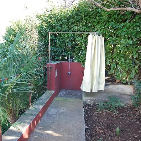 Toni By El-pi Tours * ニヴィーチェ