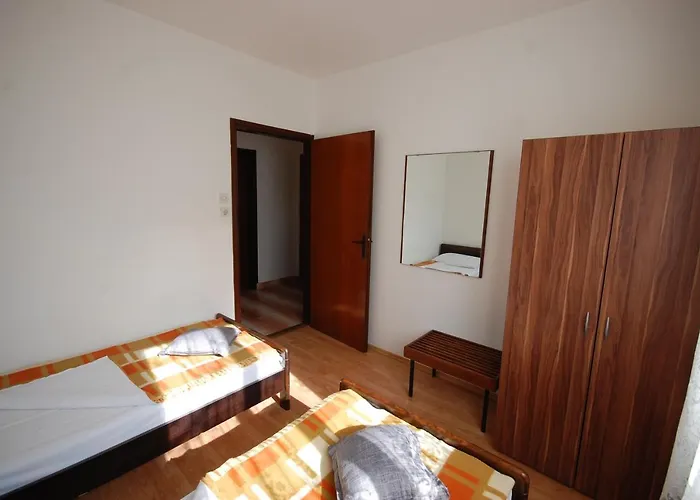 Apartment Toni By El-pi Tours