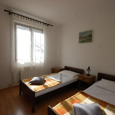 Toni By El-pi Tours * Njivice