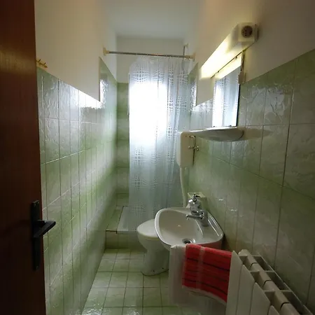 Toni By El-pi Tours Apartman *