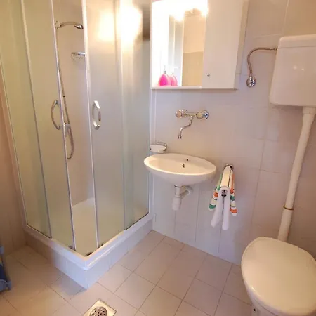 Toni By El-pi Tours Apartman