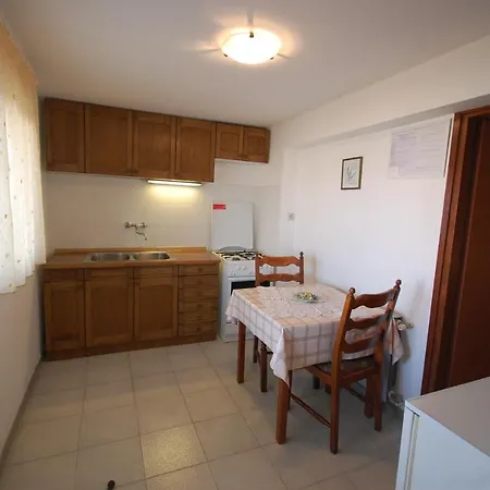 Toni By El-pi Tours Apartman *