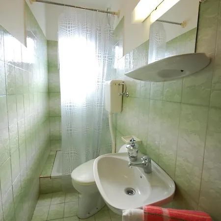 Toni By El-pi Tours Apartman *